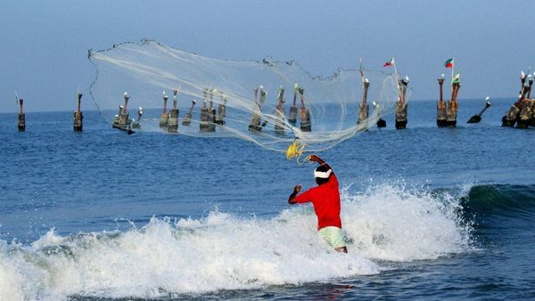 जहाज खराब, निर्जन द्वीप पर फंसे, 15 दिनों तक पीते रहे नारियल पानी, ऐसे बची 14 भारतीय मछुआरों की जान