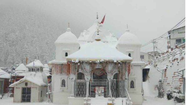 Uttarakhand weather गंगोत्री समेत पहाड़ों पर जमकर बर्फबारी, देहरादून और कई इलाकों में बारिश का सिलसिला भी जारी