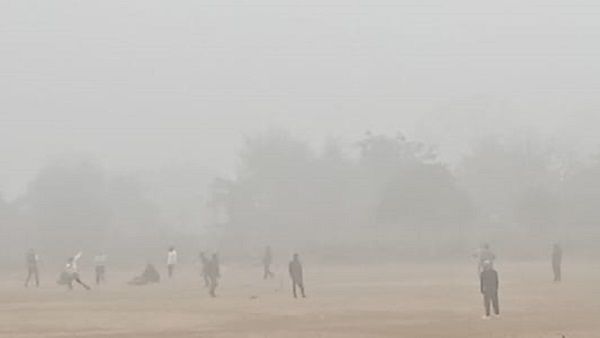 सर्द हवाओं, घने कोहरे ने किया नए साल का स्वागत, अब बढ़ेगी सर्दी