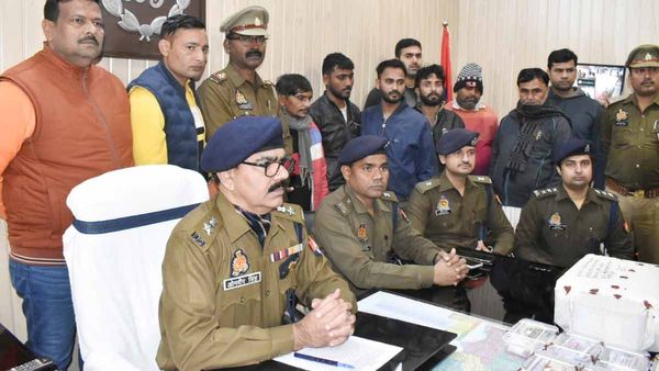 Ghazipur News: आरटीआई ग्राउंड के पास छाप रहे थे नकली नोट, 6 आरोपी गिरफ्तार, लाखों के नकली नोट बरामद
