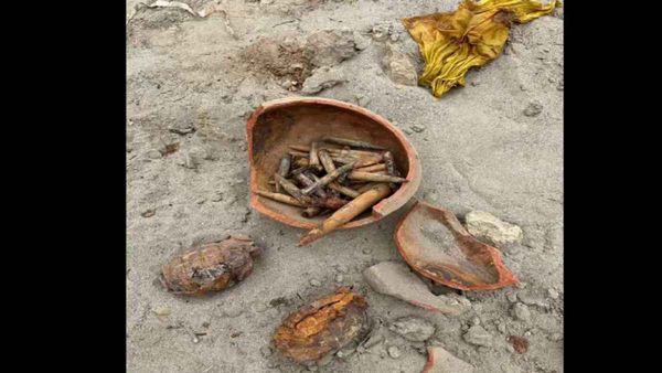 Punjab: खेत में मिले 2 हैंड ग्रेनेड और 36 कारतूस, पुलिस ने बुलाया बम निरोधक दस्ता