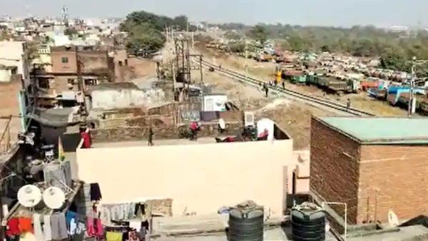 हल्द्वानी रेलवे स्टेशन पर अतिक्रमण मामले में प्रभावितों साथ AAP, पार्टी ने गठित की कमेटी