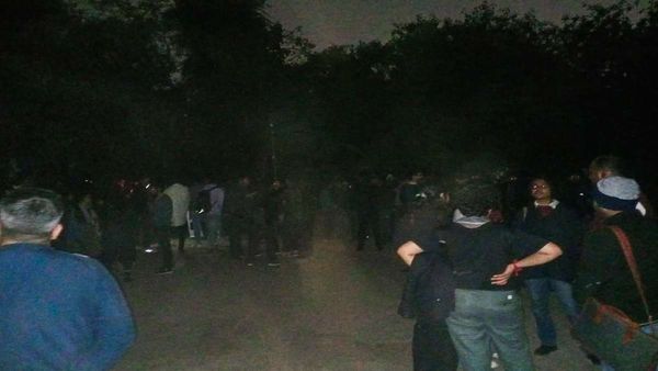 JNU में BBC की डॉक्यूमेंट्री पर बवाल, छात्रों ने पथराव के बाद निकाला मार्च, पुलिस तैनात