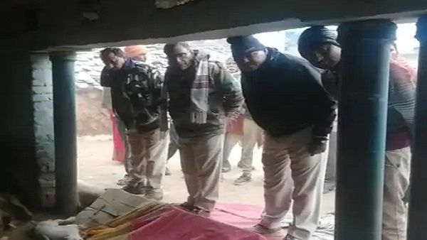 Chhatarpur: करारागंज में अज्ञात जानवर का हमला, 25 भेड़ों की मौत, दर्जनभर घायल