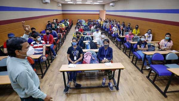 केरल के सभी उच्च शिक्षण संस्थान में छात्राओं को मासिक धर्म की छुट्टी देने की तैयारी, सरकार ने किया ऐलान