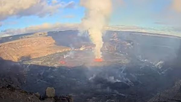 Kilauea Volcano: 700 घरों को राख में बदलने वाला ज्वालामुखी, फिर हुआ एक्टिव, देखें तस्वीरें