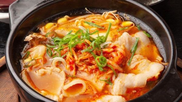 पेट के चक्कर में अर्थव्यवस्था की तोड़ ली कमर, ‘किमची’ खाकर बर्बाद होगा दक्षिण कोरिया?