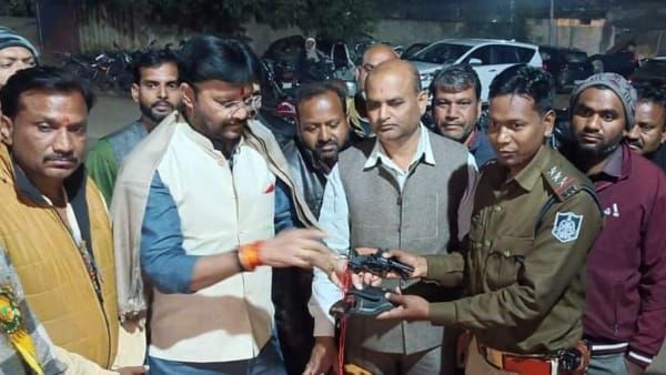 Anuppur news : तमंचे पर डिस्को करने वाले विधायक खुद पहुंचे थाने, खिलौने वाली बंदूक का दिया डेमो
