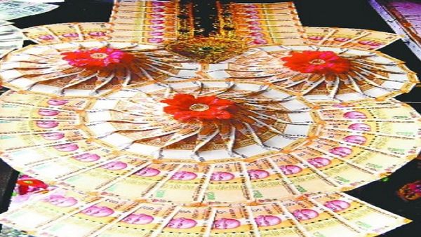 दिल्ली के मायापुरी में बड़ी वारदात, दूल्हे के गले से नोटों की माला लेकर लड़का फरार, 2 लाख रुपये के नोट लगे थे