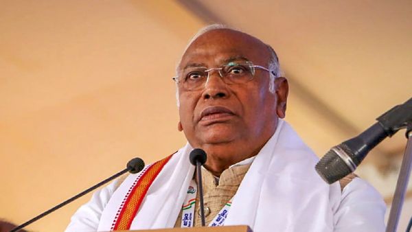 Joshimath Crisis:पीएम मोदी पर बरसे मल्लिकार्जुन खड़गे, बोले- Don't Shoot The Massenger!