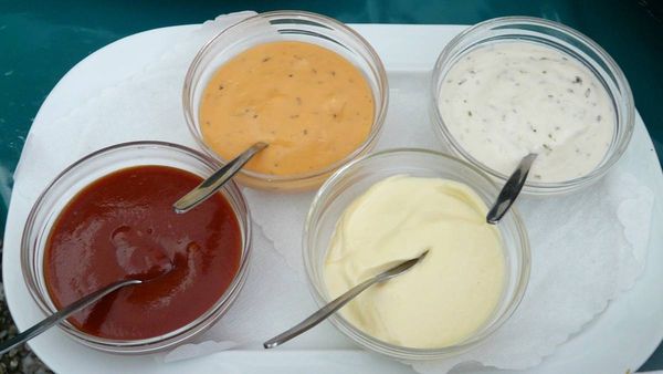 'सफेद चटनी' के साथ नहीं खा पाएंगे मोमोज? इस राज्य ने लगाई अंडे वाली मेयोनीज पर रोक