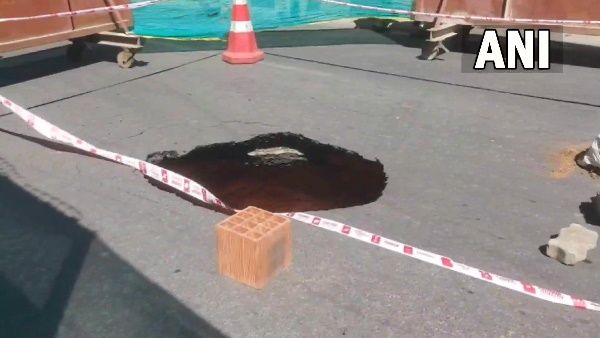 Bengaluru:अंडरग्राउंड मेट्रो के लिए चल रहे काम के बीच सड़क धंसी, बाइक सवार हुआ घायल