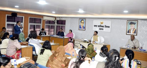 Sagar Nagar Nigam: भाजपा पार्षद—एमआईसी सदस्य भी विपक्ष की तरह नजर आए, पागल कुत्तों पर परिषद में बहस