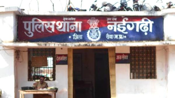 Rewa News : जेल से छूटा रेप का आरोपी, पूरे गांव में चस्पा की पीड़िता के साथ वाली फोटो