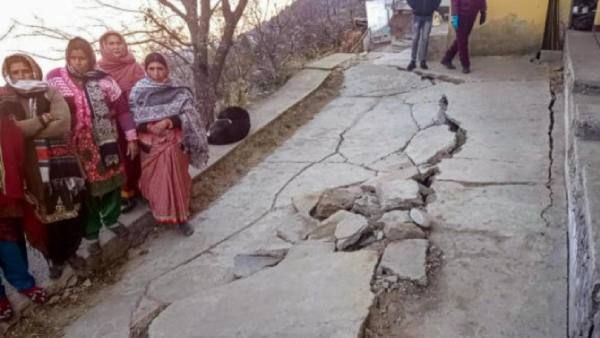 Cracks in Houses: जोशीमठ ही क्यों, इन शहरों में भी विकास परियोजनाओं के कारण लोग हो चुके बेघर