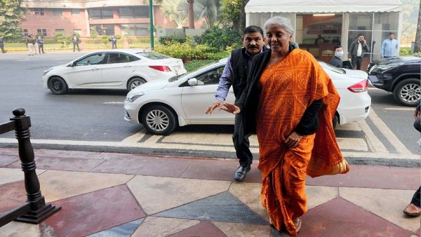 Budget 2023: 'मैं मिडिल क्लास से हूं...' मध्यम वर्ग को बड़ा संकेत दे रही हैं वित्त मंत्री निर्मला सीतारमण ?