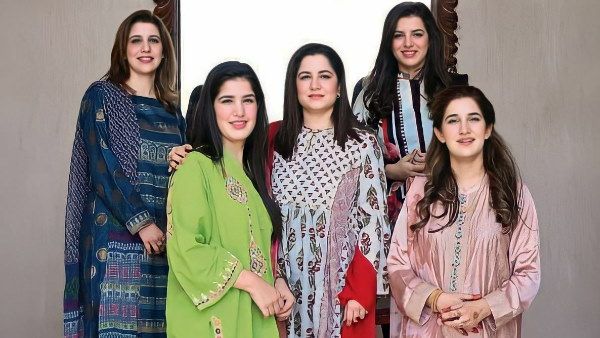 Pakistan : 5 बहनें बनीं 'कलेक्‍टर', जोहा मलिक शेर ने वन इंडिया हिंदी से शेयर की सक्‍सेस स्‍टोरी