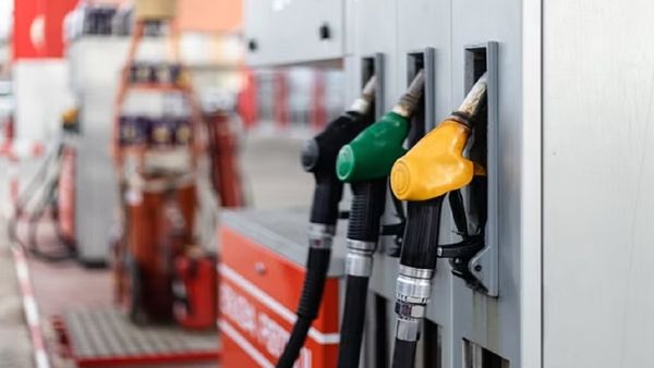 Petrol-Diesel Price Hike: इस राज्य में बढ़ा पट्रोल-डीजल की कीमतों पर वैट, अब इतना चुकाना होगा प्रति लीटर दाम