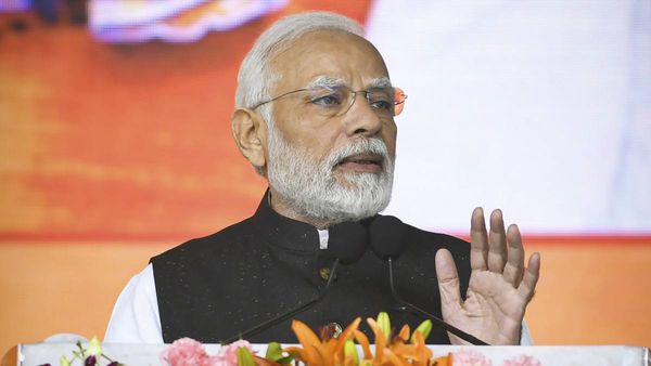 पीएम मोदी पर BBC की विवादित डॉक्यूमेंट्री पर सेवानिवृत्त जजों, नौकरशाहों को एतराज, बोले- ये बर्दाश्त नहीं