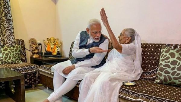 हरिद्वार में बड़ी सादगी के साथ गंगा जी में विसर्जित की गईं पीएम मोदी की मां हीराबेन की अस्थियां