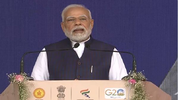 PM Modi Security Breaches: सुरक्षा में बड़ी चूक, SPG घेरा तोड़कर गाड़ी के पास पहुंचा युवक