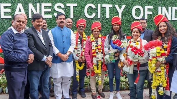 Pravasi bhartiya मेहमानों का Indore आगमन, साफा पहनाकर किया स्वागत, सत्कार