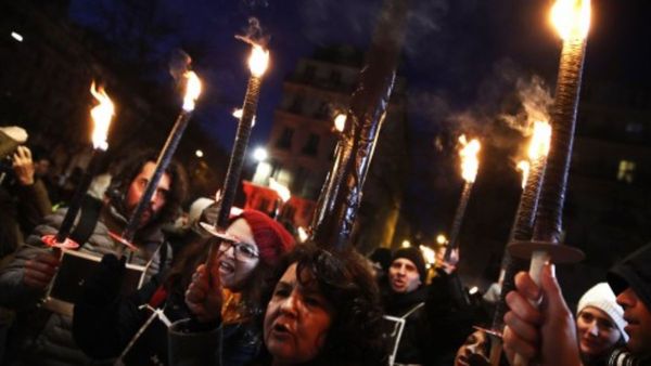 फ्रांस में सरकार के खिलाफ फूटा बुजुर्गों का गुस्सा, जानें क्यों रिटायरमेंट की उम्र बढ़ाने से नाराज हुए लोग?