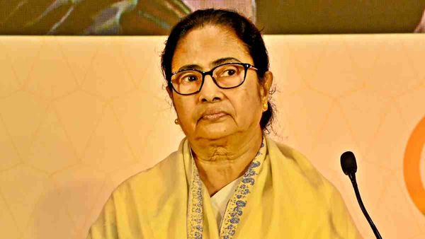 Joshimath Sinking : ममता एक बार फिर हमलावर, कहा- 'जोशीमठ की स्थिति बहुत खतरनाक...'