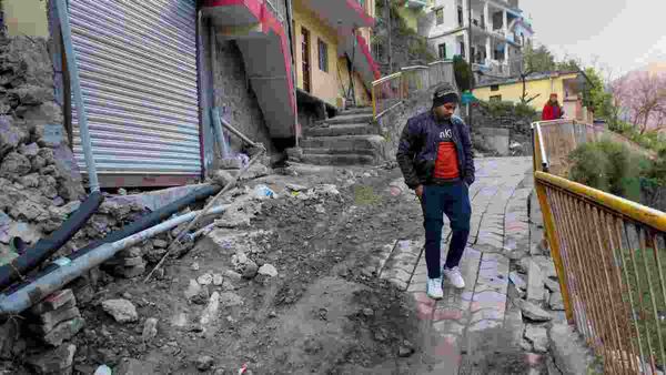 Joshimath Sinking के बीच हिमाचल में भी अलर्ट रहना जरूरी, विकास vs विनाश के बीच गांवों में खतरे की घंटी