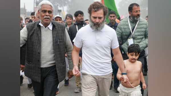 'कड़ाके की ठंड में एक बच्चे को कपड़े उतार के घुमा रहे', तेजिंदर बग्गा ने फोटो ट्वीट कर राहुल को बताया 'बेशर्म'