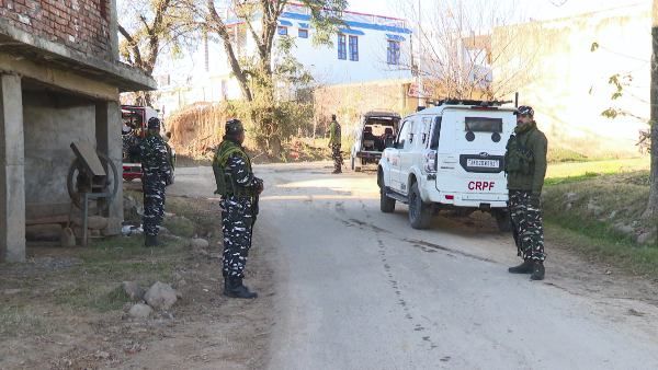 जम्मू-कश्मीर: राजौरी में IED बरामद, पुंछ में घुसपैठ कर रहे दो आतंकी ढेर