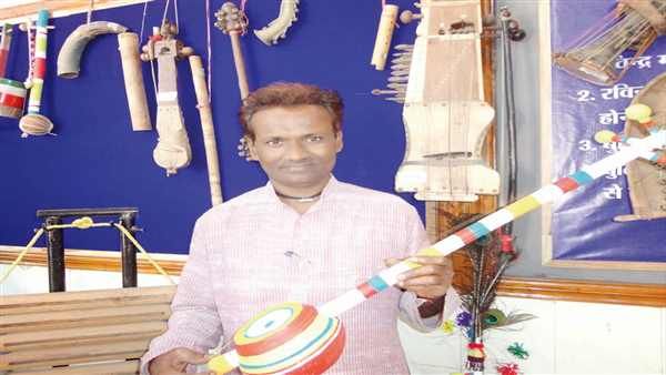 CG: रिखी क्षत्रिय राजपथ पर करेंगे तीन राज्यों की आदिवासी संस्कृति का नेतृत्व, लोकवाद्य संग्रह कर बनाई पहचान