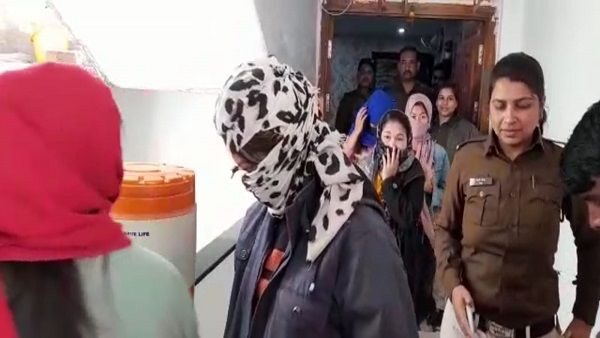 Sagar: थाई स्पा में ग्राहक बनकर पहुंची पुलिस, रेट तय होते ही नॉर्थ ईस्ट की युवतियां गिरफ्तार