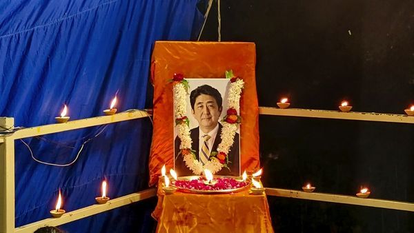 शिंजो आबे के हत्यारे पर दर्ज हुआ हत्या का मुकदमा, पुलिस ने अब सारी असलियत बताई