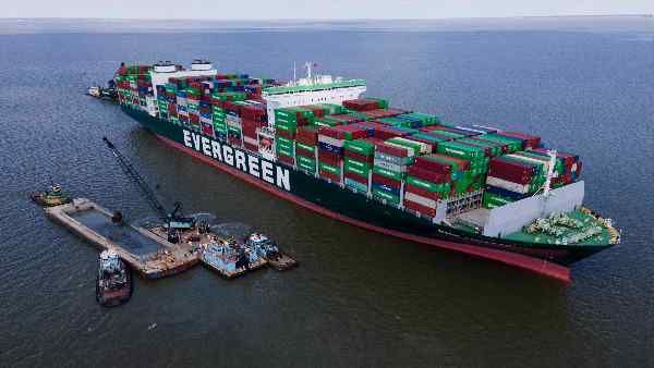 बोनस में 50 महीने की सैलरी, जानें शिपिंग कंपनी के कर्मचारियों के खातों में आए कितने पैसे ?