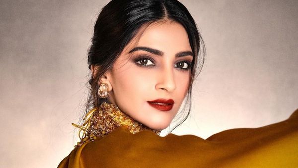 Sonam Kapoor: एक्ट्रेस होने के साथ बिजनेस से भी करोड़ों कमाती हैं सोनम कपूर, कार से लेकर घर तक सब है आलीशान