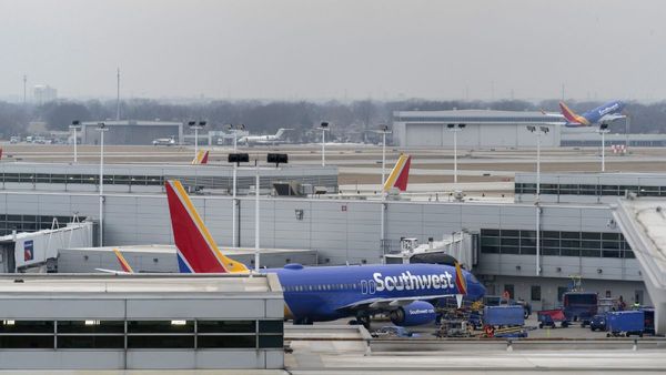 USA: अमेरिका में बर्फीले तूफान का कहर जारी, 1500 से अधिक उड़ानें रद्द
