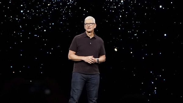 CEO टिम कुक की 40% सैलरी काटेगी Apple, जानिए कंपनी ने क्यों लिया सख्त फैसला