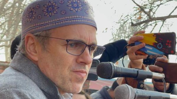 कश्मीरी भिखारी नहीं हैं, जानिए जम्‍मू कश्‍मीर के पूर्व सीएम उमर अब्दुल्‍ला ने ऐसा क्‍यों कहा?