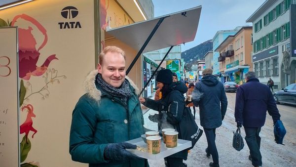 दावोस वर्ल्ड इकोनॉमिक फोरम बना सेक्स का अड्डा, बिजनेस के बहाने अय्याशों की जुटी भीड़, जानें काला सच