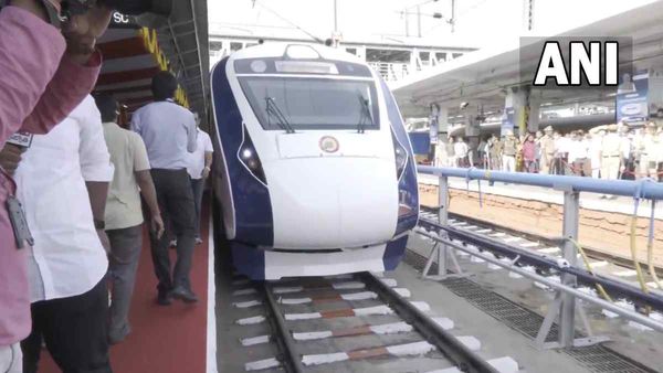पीएम मोदी आज 8वीं Vande Bharat Express ट्रेन को दिखांएगे हरी झंडी, जानें पूरी डिटेल्स
