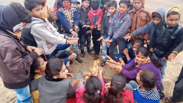 कड़कड़ाती ठंड के कारण भोपाल कलेक्टर अविनाश लवानिया ने 8वीं तक के स्कूलों में 10 जनवरी तक छुट्टी के दिए आदेश
