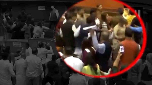 Delhi: 'महिला गार्ड्स ने जान पर खेलकर शैली ओबेरॉय को बचाया', AAP ने शेयर किया Video