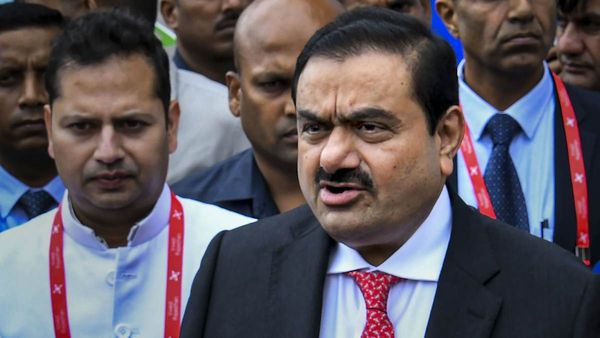 NSE ने अडानी के 3 फर्म को सर्विलांस पर डाला, एसएंडपी डाउ जोंस ने भी दिया झटका