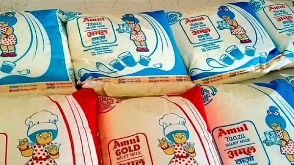 Amul Milk Prices: अमूल ने फिर बढ़ाई दूध की कीमत, 3 रुपये प्रति लीटर हुआ महंगा