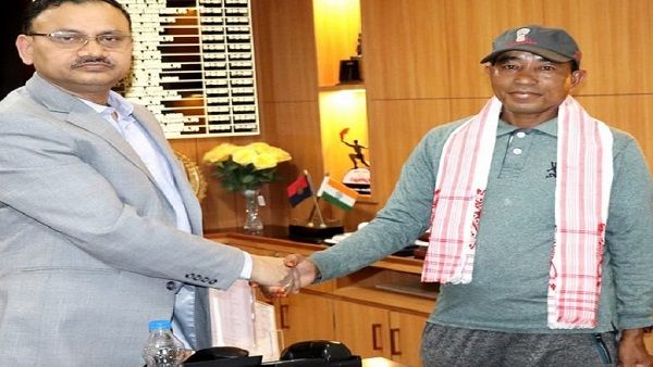 प्रतिबंधित उग्रवादी संगठन ULFA-I के सदस्य बुबुल चंद्र बरुआ ने असम पुलिस के सामने किया आत्मसमर्पण