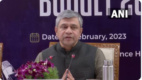 'दिसंबर 2023 तक आएगी हाइड्रोजन ट्रेन, हरियाणा-महाराष्ट्र में भी होगा वंदे भारत का निर्माण', बोले रेल मंत्री