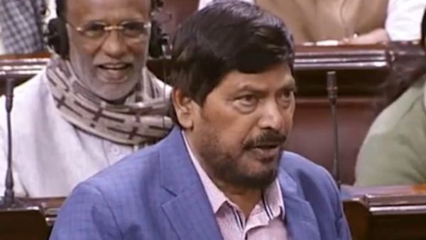 कांग्रेसवालों जितनी भी बढ़ाओ दाढ़ी लेकिन..रामदास अठावले की शायरी पर सदन में गूंजे सांसदों के ठहाके,देखें Video