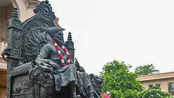 Chhatrapati Shivaji: समय एवं समाज की चेतना को झंकृत करने वाले महानायक छत्रपति शिवाजी