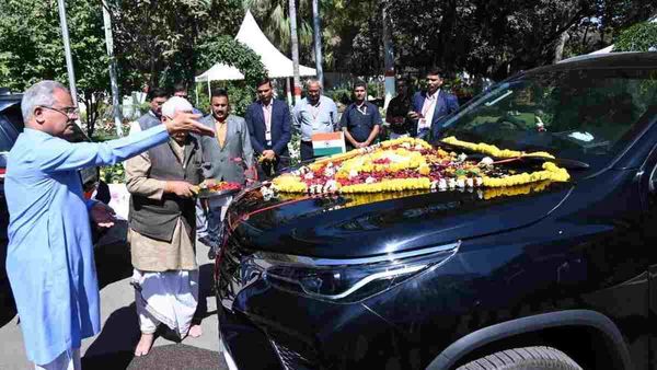 CM भूपेश बघेल के काफिले में शामिल हुई नई कार, नंबर प्लेट का विधानसभा चुनाव से है कनेक्शन